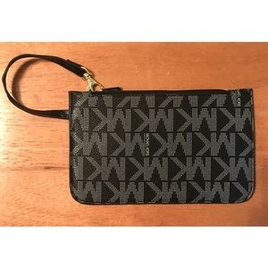 Wristlet